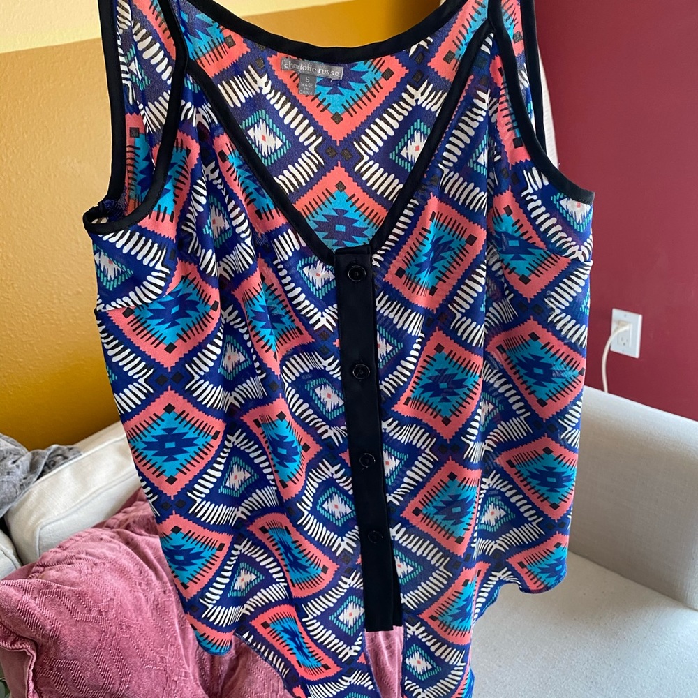Multicolored pattern front tying tank